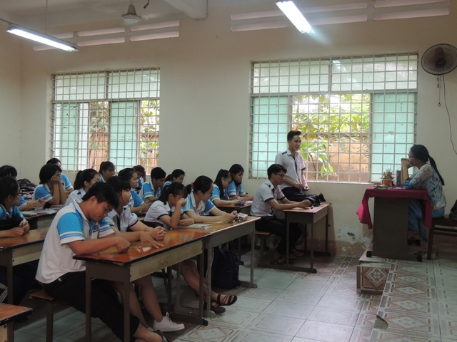 “Cô giáo gần 4 tháng lên lớp không giảng bài” vừa đối thoại với học trò - 1 Học sinh lớp 11A1 và cô Minh Châu trong buổi trò chuyện