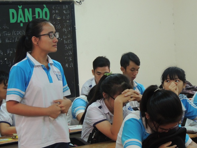 “Cô giáo gần 4 tháng lên lớp không giảng bài” vừa đối thoại với học trò - 2 “Cô giáo gần 4 tháng lên lớp không giảng bài” vừa đối thoại với học trò - 2