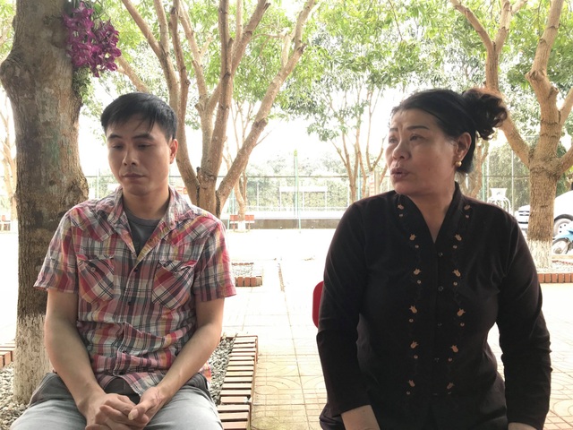 Người dân tố bị côn đồ truy sát, 3 lần tông xe vào người, công an vào cuộc điều tra! - 7
Bà Nguyễn Thị Nguyệt phải chịu thương tật đến 25% sau khi bị xe ô tô của Đ tông phải. Bà vô cùng bức xúc khi thấy Nguyễn Đình Đ vẫn nhởn nhơ ngoài vòng pháp luật.