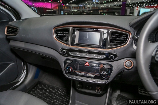 Xe chạy điện Hyundai Ioniq Electric chính thức ra mắt thị trường ASEAN - 5 Xe chạy điện Hyundai Ioniq Electric chính thức ra mắt thị trường ASEAN - 5