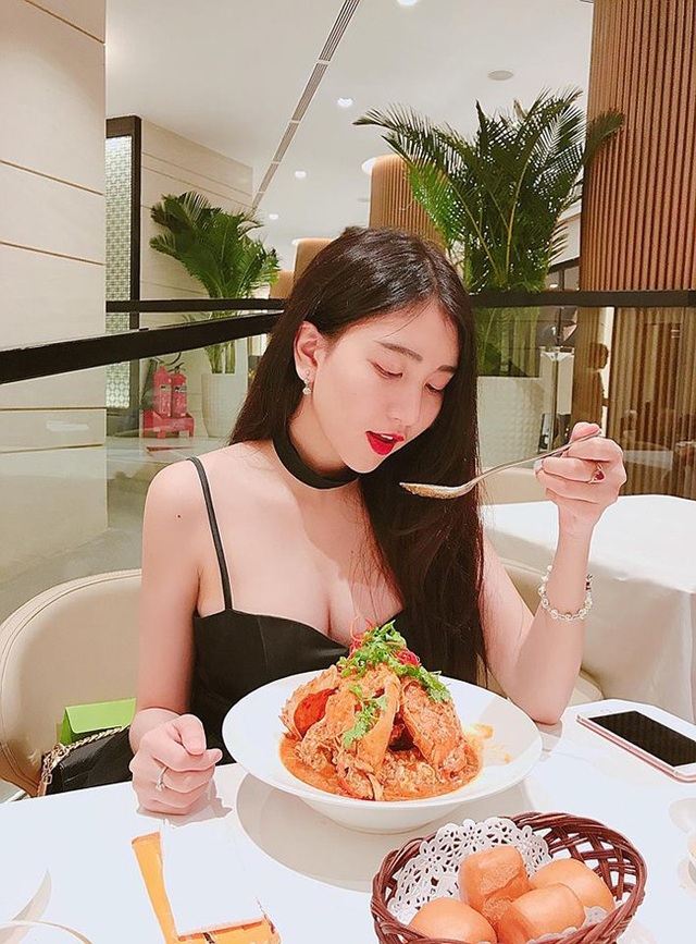 Hai nữ sinh gợi cảm khiến dân mạng "bần thần" mỗi lần đăng ảnh - 2
Cô nàng được dân mạng hết lời tán dương bởi nhan sắc nổi bật.