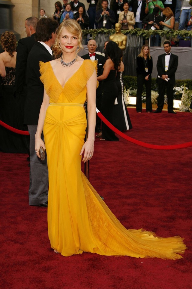 Những bộ váy đẹp nhất trong lịch sử Oscar - 14 Michelle Williams trong bộ váy của Vera Wang tại lễ trao giải Oscar năm 2006