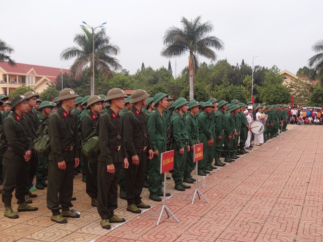 Đắk Lăk: Hơn 2.000 thanh niên hăng hái lên đường nhập ngũ - 1 Hàng ngàn thanh niên lên đường nhập ngũ