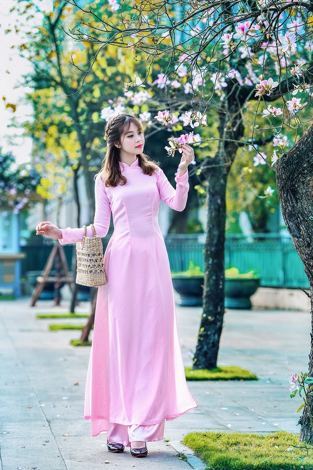 Nữ sinh 9X bên sắc tím hoa ban giữa lòng Thủ đô - 8 Nữ sinh 9X bên sắc tím hoa ban giữa lòng Thủ đô - 8