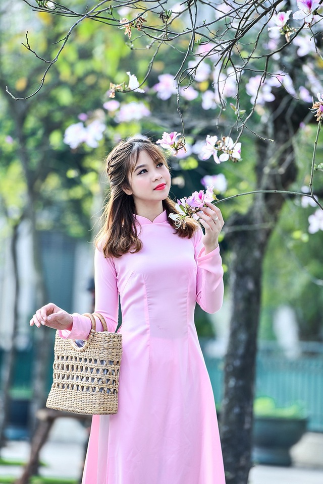 Nữ sinh 9X bên sắc tím hoa ban giữa lòng Thủ đô - 7 Nữ sinh 9X bên sắc tím hoa ban giữa lòng Thủ đô - 7