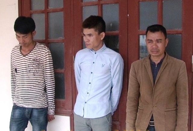 Nhóm đối tượng tự làm hỏng xe rồi vu vạ để… cướp tài sản - 1 Ba đối tượng chặn đường, vu vạ để cướp tài sản người dân bị Công an huyện Gia Viễn bắt giữ.