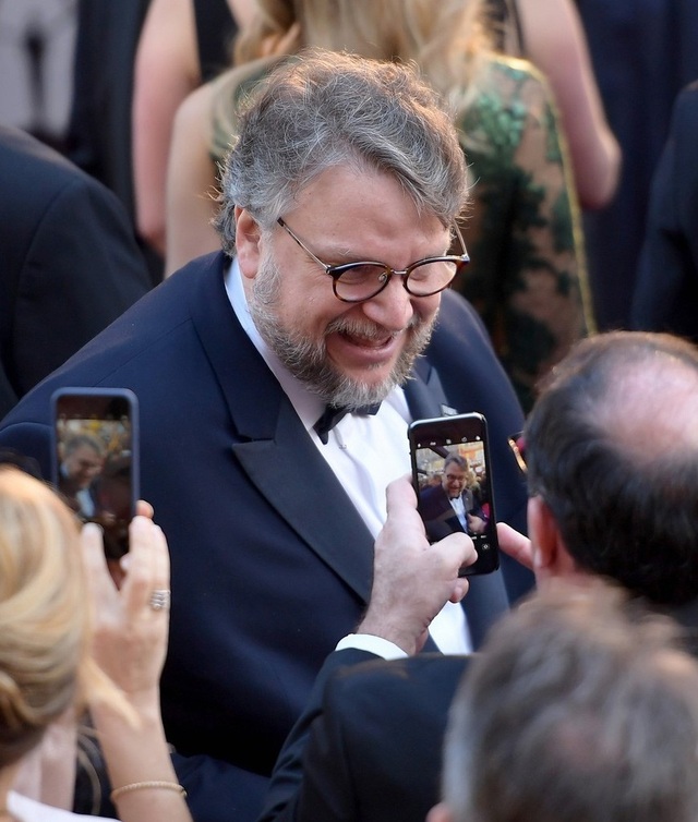 Oscar 2018: Khôngcó nhiều bất ngờ tại các hạng mục quan trọng! - 5
Đạo diễn Guillermo del Toro của The Shape of Water giành giải Đạo diễn xuất sắc nhất tại Oscar 2018.