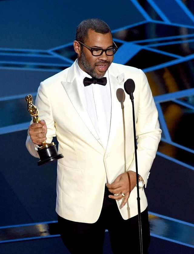 Oscar 2018: Khôngcó nhiều bất ngờ tại các hạng mục quan trọng! - 6
Jordan Peele nhận giải Kịch bản gốc hay nhất tại Oscar 2018 cho bộ phim Get Out.
