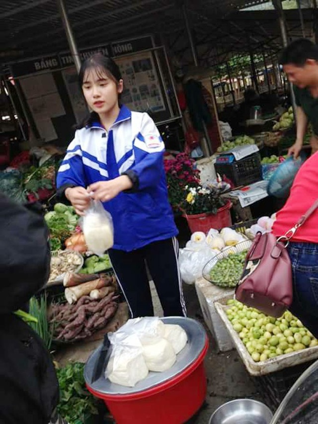 Danh tính thật của thiếu nữ bán đậu phụ cực xinh ở Lào Cai - 1
Cô gái được mệnh danh là hot girl bán đậu phụ