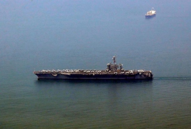 Báo chí quốc tế viết về chuyến thăm tàu sân bay Mỹ tới Việt Nam - 1
Hình ảnh tàu USS Carl Vinson neo đậu ngoài khơi Đà Nẵng, Việt Nam (Ảnh: Reuters)