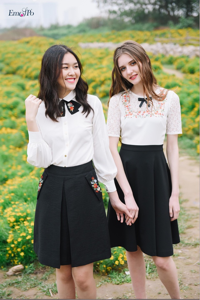 Xu hướng xuân hè 2018, Emspo tái hiện họa tiết thêu đa sắc qua BST Thanh Xuân - 7
Đây là BST Xuân hè hầu hết sử dụng chất liệu bay bổng nhẹ nhàng , gam màu trong sáng với điểm nhấn là họa tiết thêu với màu sắc sinh động , trẻ trung.