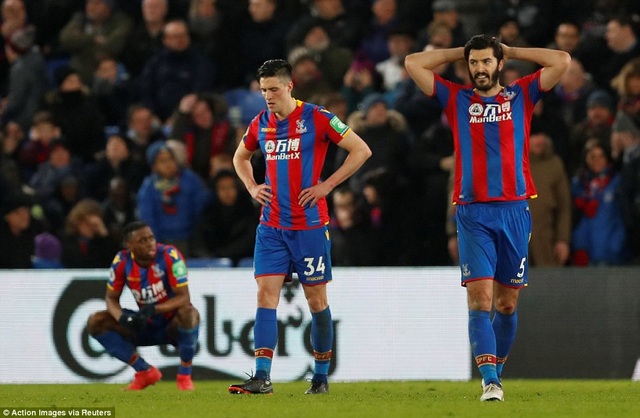 Nhìn lại màn ngược dòng ngoạn mục của MU trên sân Crystal Palace - 16
Sự thất vọng của các cầu thủ Crystal Palace sau khi đội bóng của họ bị gỡ hòa