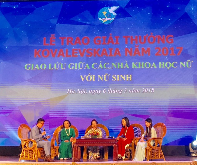 Chân dung 2 nhà khoa học nữ xuất sắc nhận giải thưởng Kovalevskaia - 4
Cuộc giao lưu giữa các nhà khoa học nữ được nhận Giải thưởng Kovalevskaia và các nữ sinh viên xuất sắc các ngành khoa học tự nhiên