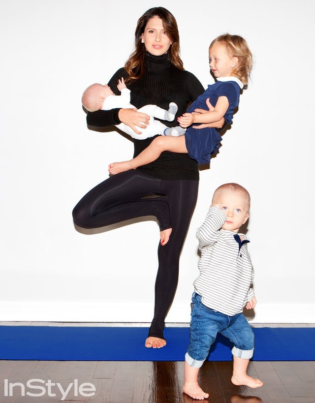 “Nữ hoàng yoga” Hilaria Baldwin mang thai lần bốn - 6
Huấn luyện viên yoga này đam mê tập luyện mọi lúc mọi nơi.