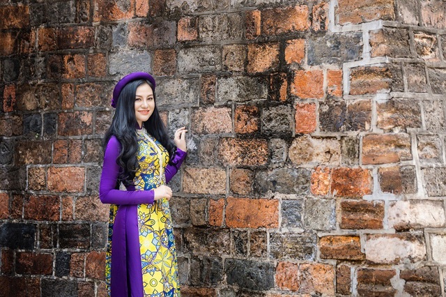 Hoa hậu Trần Huyền Nhung ngọt dịu dàng sắc tím trong lòng phố cổ Hà Nội - 1 Hoa hậu Trần Huyền Nhung ngọt dịu dàng sắc tím trong lòng phố cổ Hà Nội - 1