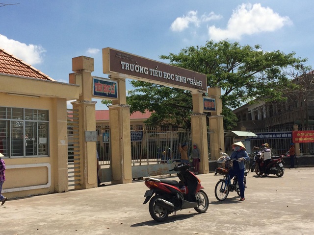 Bản tường trình của “cô giáo quỳ trước phụ huynh” trong 40 phút - 1
Trường tiểu học Bình Chánh (huyện Bến Lức, Long An) - nơi xảy ra sự việc cô giáo quỳ trước phụ huynh.