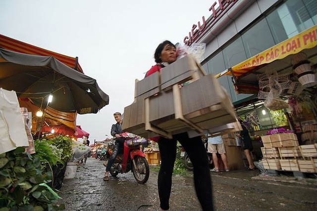 Chợ hoa đầu mối lớn nhất Hà Nội tấp nập trước ngày 8/3 - 20 Chợ hoa đầu mối lớn nhất Hà Nội tấp nập trước ngày 8/3 - 20