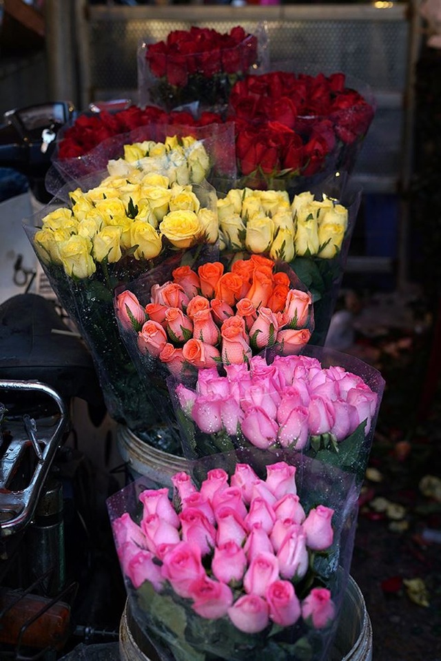 Chợ hoa đầu mối lớn nhất Hà Nội tấp nập trước ngày 8/3 - 6 Chợ hoa đầu mối lớn nhất Hà Nội tấp nập trước ngày 8/3 - 6