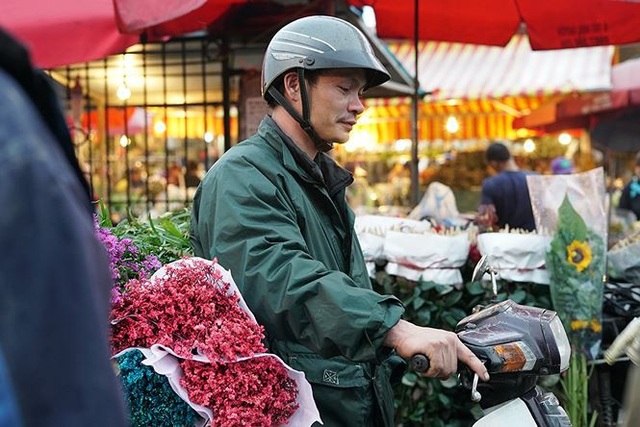 Chợ hoa đầu mối lớn nhất Hà Nội tấp nập trước ngày 8/3 - 9 Chợ hoa đầu mối lớn nhất Hà Nội tấp nập trước ngày 8/3 - 9