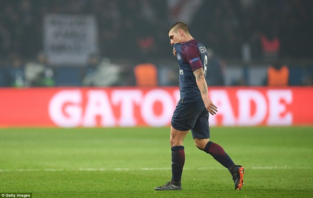 Những khoảnh khắc Real Madrid hạ đo ván PSG tại nước Pháp - 8
Verratti nhận thẻ đỏ rời sân ở phút 66, khiến PSG không thể thay đổi cục diện trận đấu