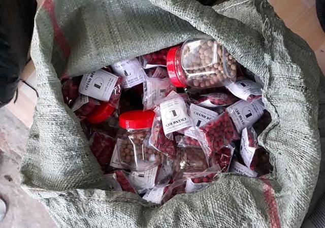 Phạt cơ sở bán thuốc “gia truyền” trị tiểu đường không rõ nguồn gốc 45 triệu đồng - 1 Thuốc trị tiểu đường không rõ nguồn gốc của gia đình bà Hoa bị cơ quan chức năng thu giữ hôm 8/3