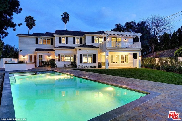 
Ca sỹ Marc Anthony và vợ Shannon De Lima đang rao bán dinh thự sang trọng ở California với giá 3,35 triệu USD
