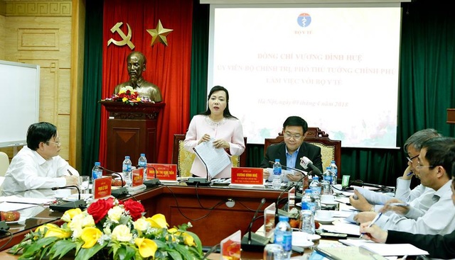 Cùng một trang thiết bị y tế, vẫn vênh vài chục triệu giữa các bệnh viện - 2 Bộ trưởng y tế Nguyễn Thị Kim Tiến lý giải, không phải cứ tên vật tư tiêu hao giống nhau là giá cả giống nhau. Ảnh: T.D