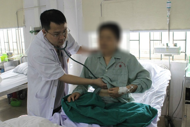Cứu sống khách du lịch Trung Quốc bị nhồi máu cơ tim - 1
Ngay ngày đầu tiên tại Việt Nam bệnh nhân đã bị lên cơn nhồi máu cơ tim nguy hiểm. Ảnh: T.X