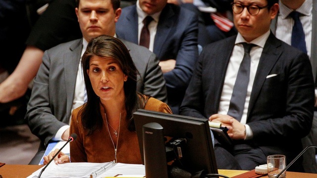 Mỹ dọa hành động chống Syria không cần thông qua Liên Hợp Quốc - 1 Đại sứ Mỹ tại Liên Hợp Quốc Nikki Haley phát biểu trong phiên họp của Hội đồng Bảo an ngày 9/4 (Ảnh: Reuters)
