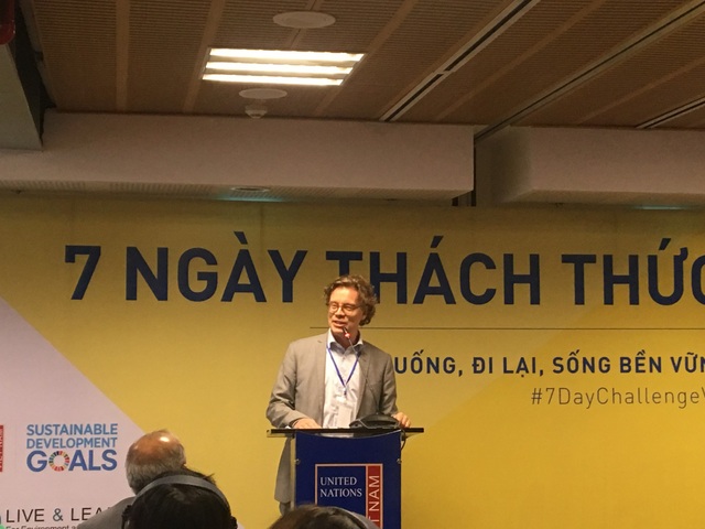 Đại sứ Thụy Điển tham gia thách thức 7 ngày "sống xanh" vì môi trường - 1 Đại sứ Thụy Điển Pereric Högberg (Ảnh: Đức Hoàng)