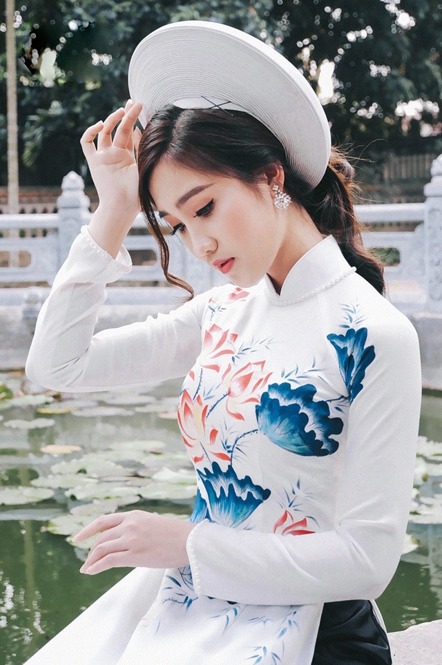 1 trong 10 cô gái xinh đẹp này sẽ trở thành Hoa khôi trường Báo tối nay - 8 Hoàng Tú Uyên