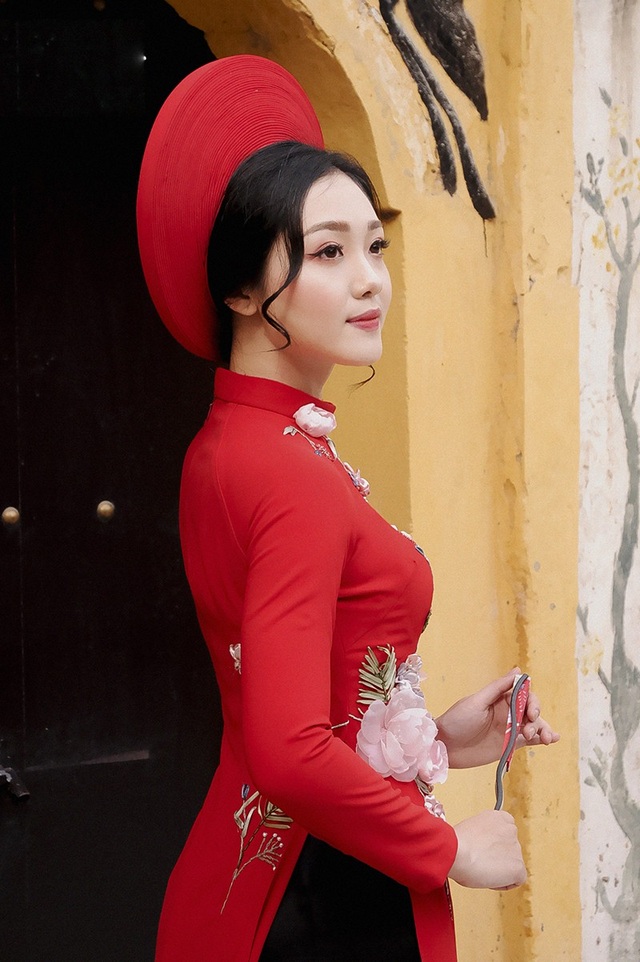 1 trong 10 cô gái xinh đẹp này sẽ trở thành Hoa khôi trường Báo tối nay - 5 Nguyễn Hồng Ngọc