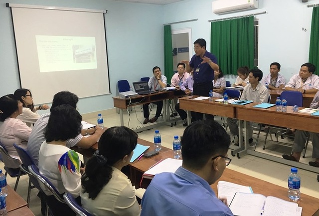 16% dân số TP.HCM có thể có vấn đề về tâm thần - 1 BS Trịnh Tất Thắng, Giám đốc BV Tâm thần TP.HCM báo cáo về tình hình khám chữa bệnh liên quan sức khỏe tâm thần của người dân. Ảnh: HL