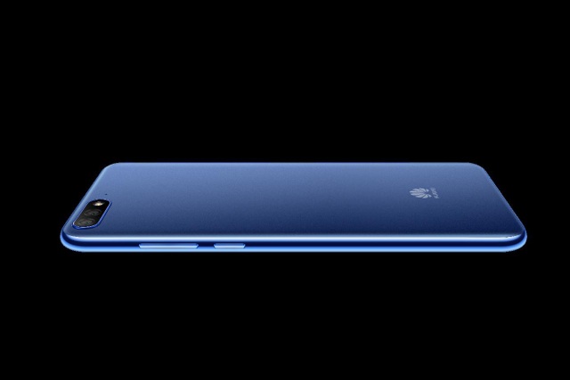Huawei Y7 Pro: Thiết kế "bật lên" trong tầm giá dưới 4 triệu đồng - 1 Huawei Y7 Pro: Thiết kế "bật lên" trong tầm giá dưới 4 triệu đồng - 1
