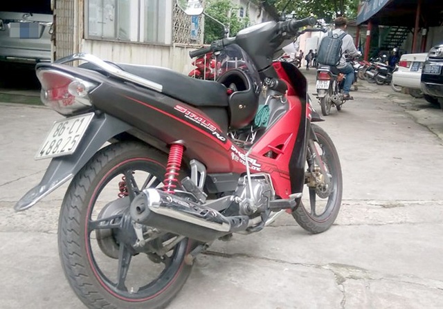 4 thanh niên dàn cảnh, cướp xe máy của nữ sinh viên tình nguyện - 1 Chiếc xe máy bị nhóm thanh niên dàn cảnh cướp
