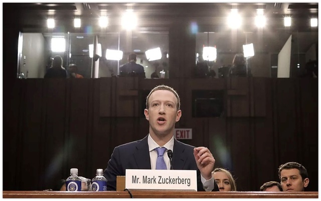 Mark Zuckerberg vượt qua phiên điều trần 5 tiếng, cổ phiếu Facebook tăng mạnh - 6 Mark Zuckerberg để ngỏ khả năng về một phiên bản thu phí của mạng xã hội Facebook.