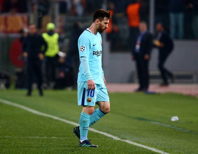 Messi thất thần khi chứng kiến Barcelona thua sốc trước AS Roma - 1 Messi thất thần khi chứng kiến Barcelona thua sốc trước AS Roma - 1
