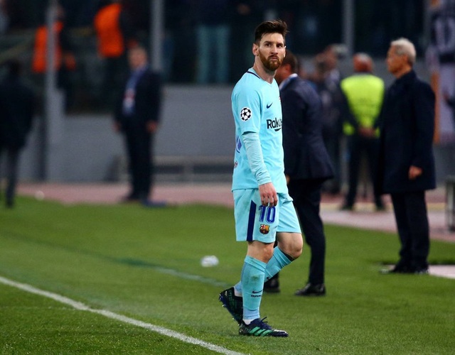 Messi thất thần khi chứng kiến Barcelona thua sốc trước AS Roma - 8 Messi thất thần khi chứng kiến Barcelona thua sốc trước AS Roma - 8