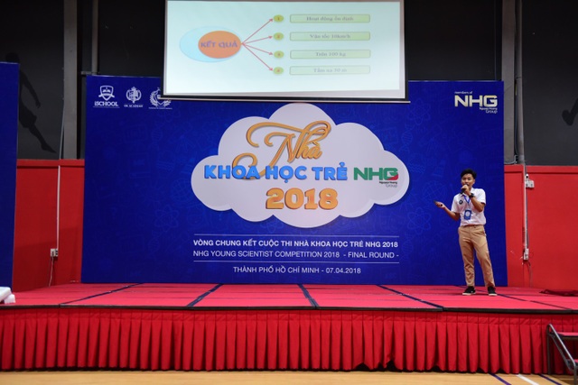 “Phao cứu sinh điều khiển từ xa”: Sớm nhìn đời bằng đôi mắt yêu thương - 1
Em Nguyễn Đoàn Tiến thuyết trình về đề tài “Phao cứu sinh điều khiển từ xa” tại vòng chung kết Hội thi “Nhà khoa học trẻ NHG 2018”