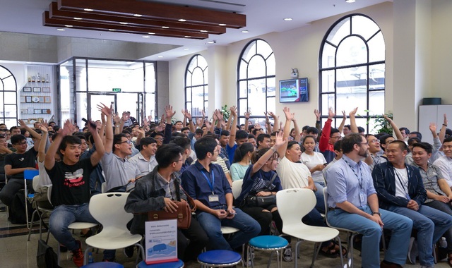 Công nghệ thông tin, học để trở thành công dân toàn cầu - 2
SV ngành CNTT năng động, tự tin trong các hoạt động thực tế tại doanh nghiệp.