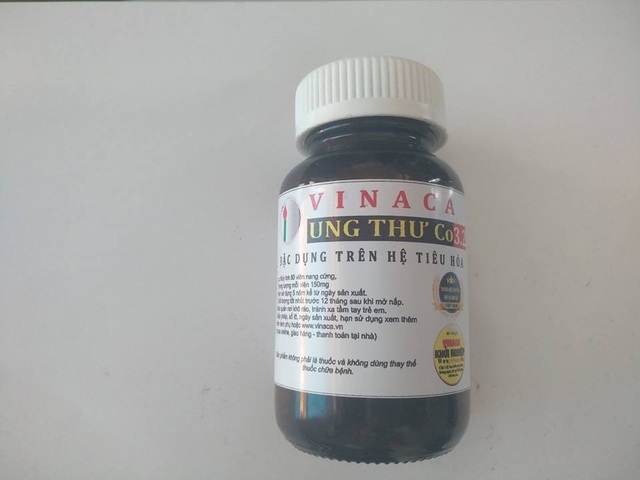Lúng túng xử lý thuốc trị ung thư bằng bột than tre? - 1
Được bày bán tràn lan trên thị trường, trước khi bị lực lượng chức năng phanh phui, người tiêu dùng mua nhưng không hề biết là đang sử dụng sản phẩm rởm (ảnh H.H.)