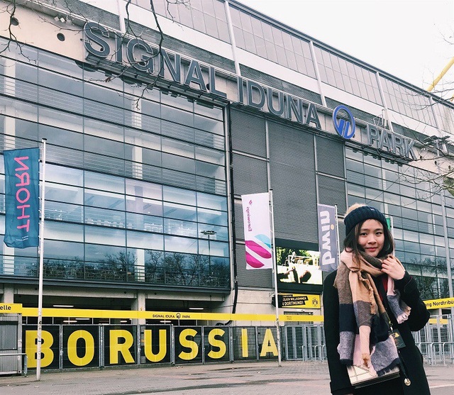 Nữ du học sinh “dành cả thanh xuân” để khám phá các sân bóng nổi tiếng - 10 Signal Iduna Park - Dortmund (Đức)