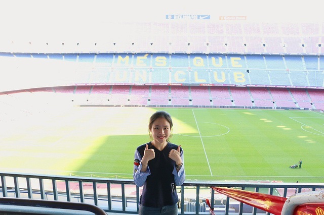 Nữ du học sinh “dành cả thanh xuân” để khám phá các sân bóng nổi tiếng - 5 Camp Nou- Barca 2016 (TBN)