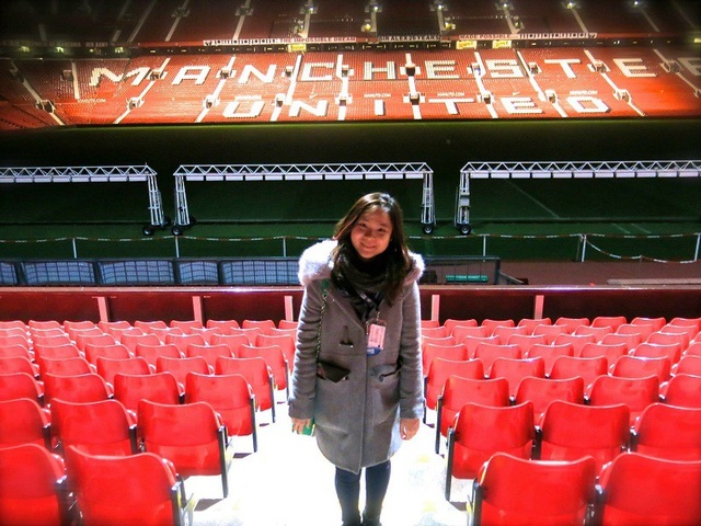 Nữ du học sinh “dành cả thanh xuân” để khám phá các sân bóng nổi tiếng - 9 Old Trafford - MU (2014)