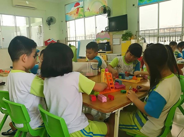 Gắn camera để chống bạo hành trẻ mầm non: “Đá” trách nhiệm cho thiết bị? - 2
Đào tạo đội ngũ giáo viên chất lượng, cải thiện môi trường làm việc ở bậc học mầm non là cốt lõi chống bạo hành trẻ (ảnh minh họa)