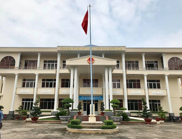“Đảo ngọc” Phú Quốc bị “băm nát”: Hàng loạt "điệp khúc" kiểm điểm, rút kinh nghiệm! - 3 Thanh tra tỉnh Kiên Giang xác định, UBND huyện Phú Quốc thực hiện việc quản lý nhà nước về đất đai tại địa phương chưa tốt; thiếu kiểm tra, giám sát các cơ quan chuyên môn và UBND các xã, thị trấn.
