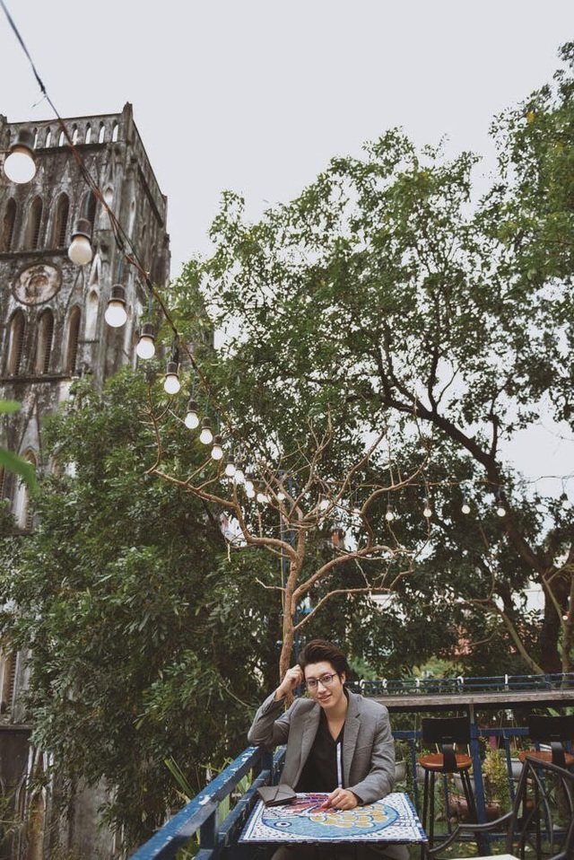 Bác sỹ sản “hot boy” kể chuyện “vã mồ hôi” khi lần đầu tiên đỡ đẻ cho sản phụ - 7 Có ngoài hình điển trai nhưng vị bác sỹ này cho biết công việc bận rộn cộng với các áp lực trong nghề nên cho đến bây giờ anh vẫn còn độc thân.