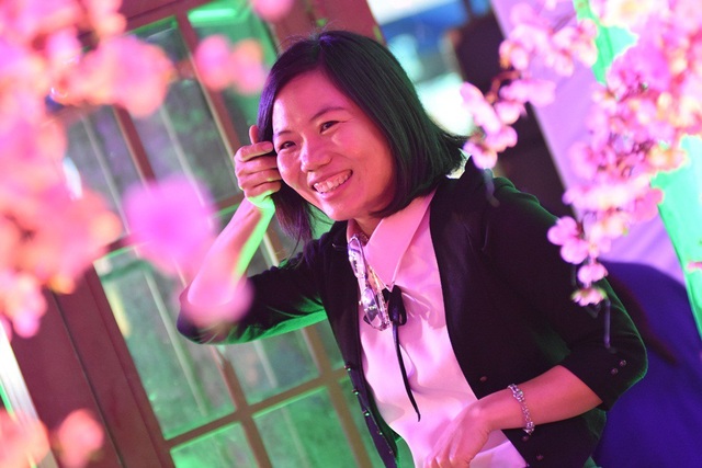 Nhiều chương trình khuyến mại hấp dẫn trong ngày khai mạc Hội chợ du lịch - 7 Có cả một vườn hoa đào cho khách tham quan chụp ảnh