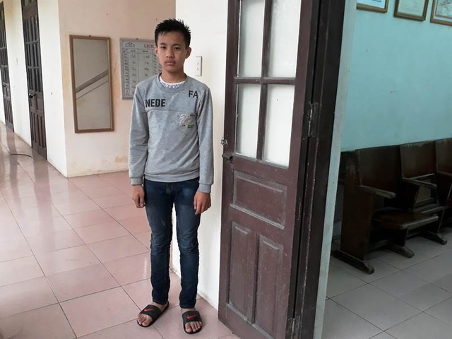 Công an giúp bé trai đoàn tụ gia đình sau nhiều ngày bỏ đi - 1 Bé trai Ngô Quang Thắng đang được chăm sóc tại Công an phường Hoàng Diệu, thành phố Thái Bình trước đó