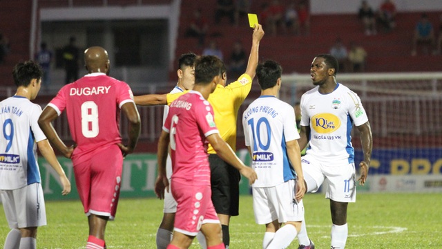 Bầu Đức đòi bỏ V-League, tâm lý của cầu thủ HA Gia Lai bị ảnh hưởng? - 2 Tuyên bố đòi bỏ V-League của bầu Đức không thể nói là không ảnh hưởng đến tâm lý của các cầu thủ HA Gia Lai (ảnh: Trọng Vũ)
